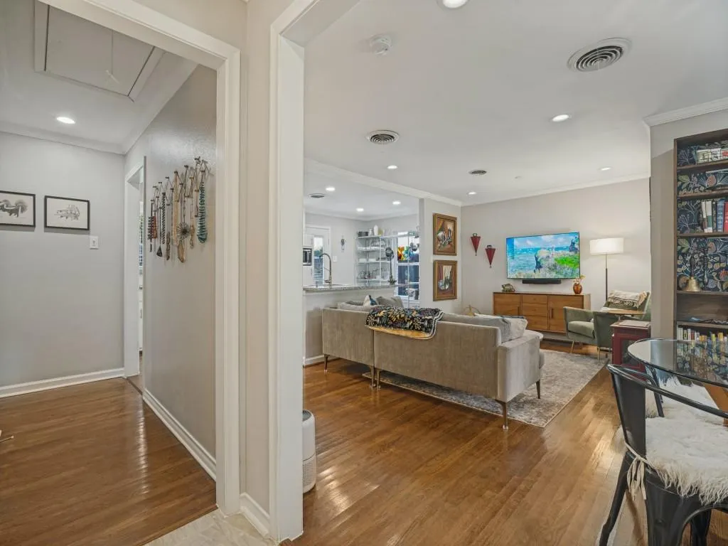 200 S Weatherred Drive