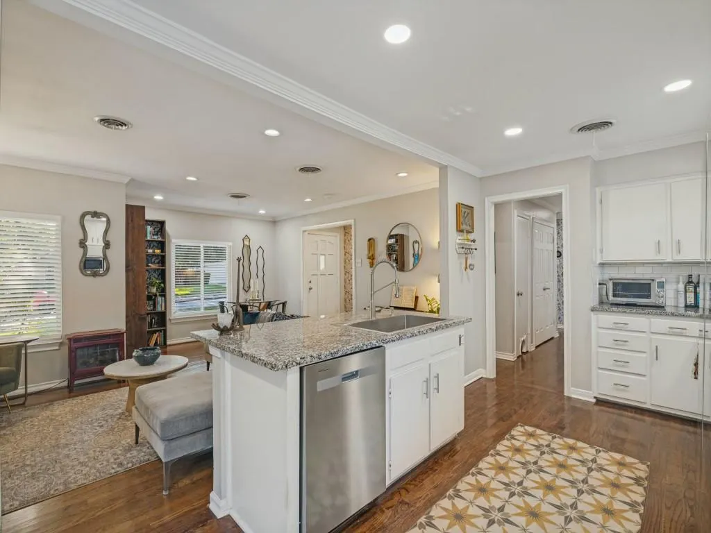 200 S Weatherred Drive