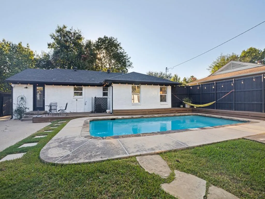 200 S Weatherred Drive