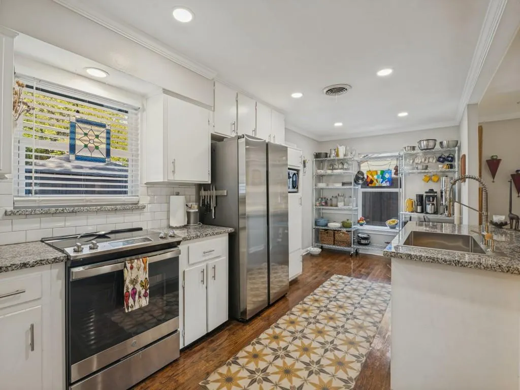 200 S Weatherred Drive