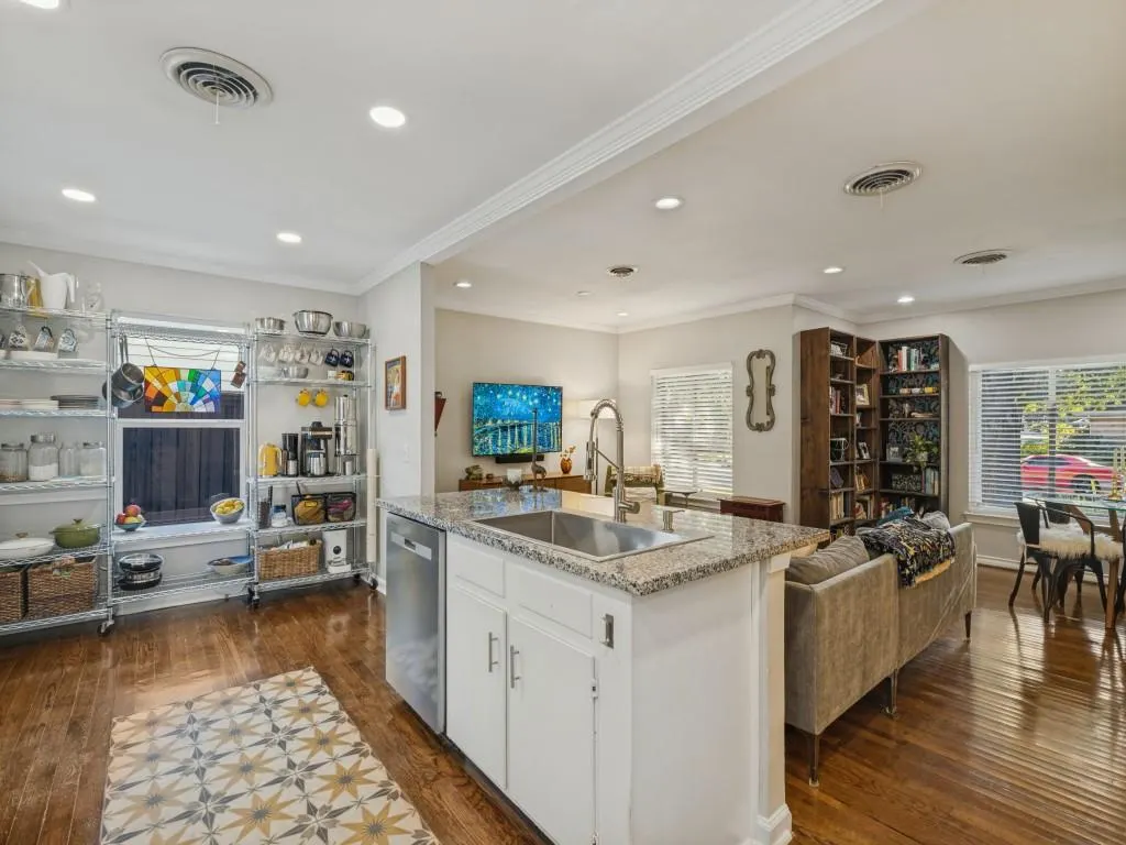 200 S Weatherred Drive