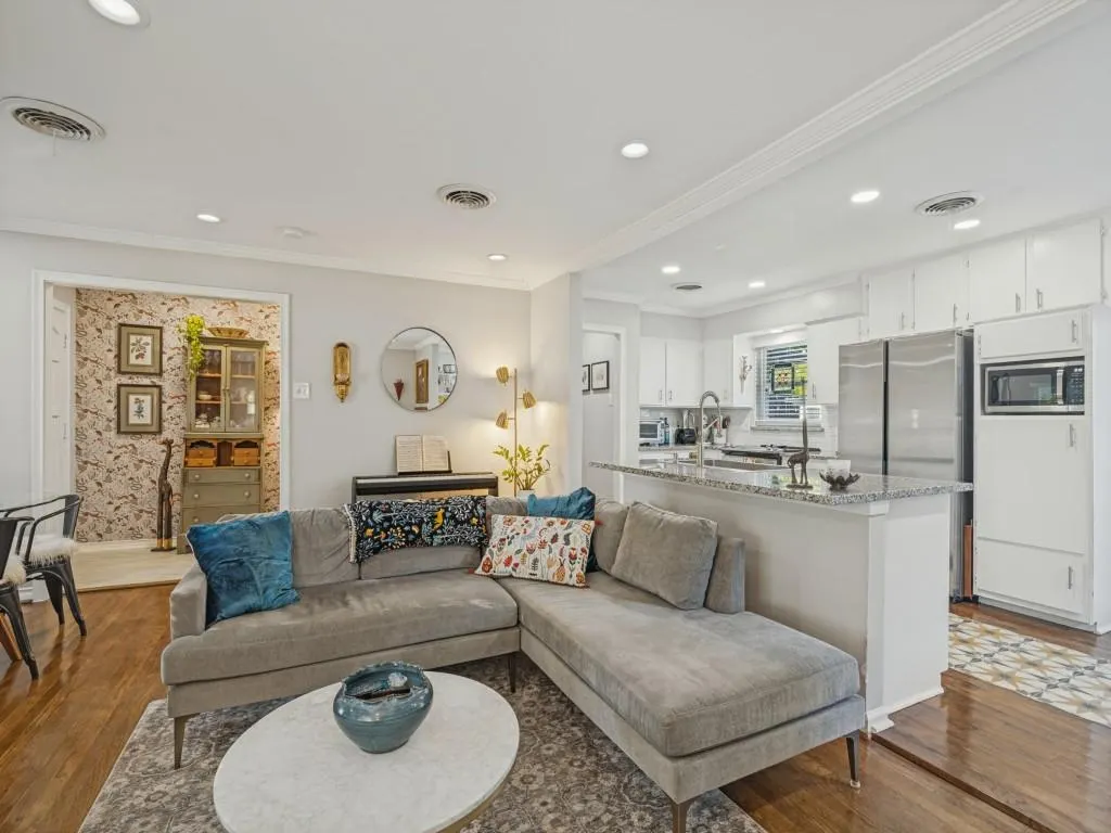 200 S Weatherred Drive