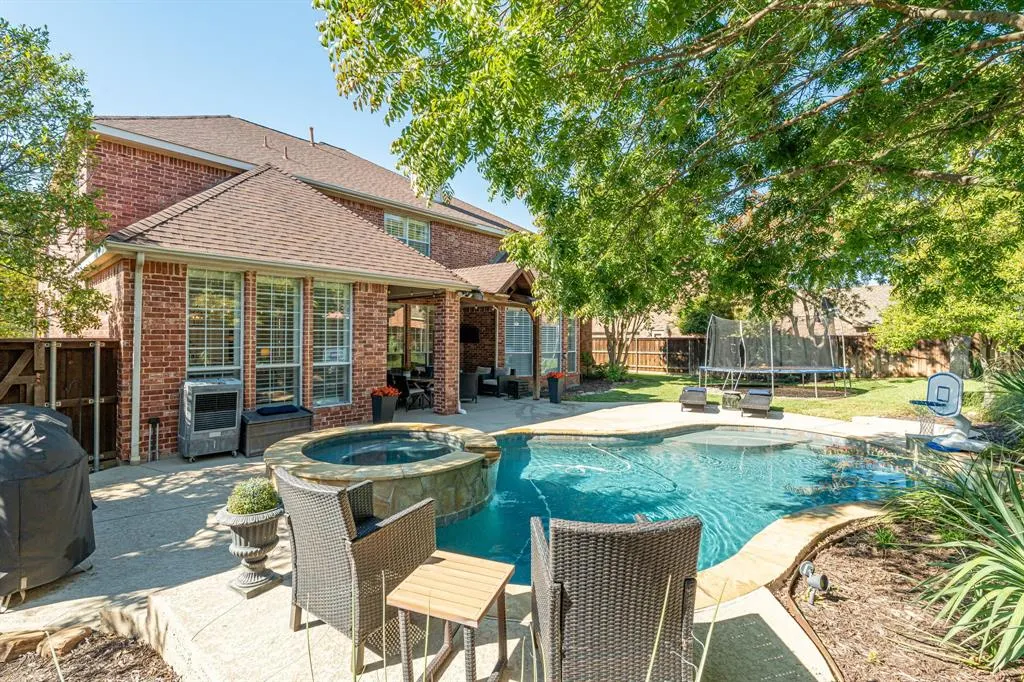 8104 Linksview Drive