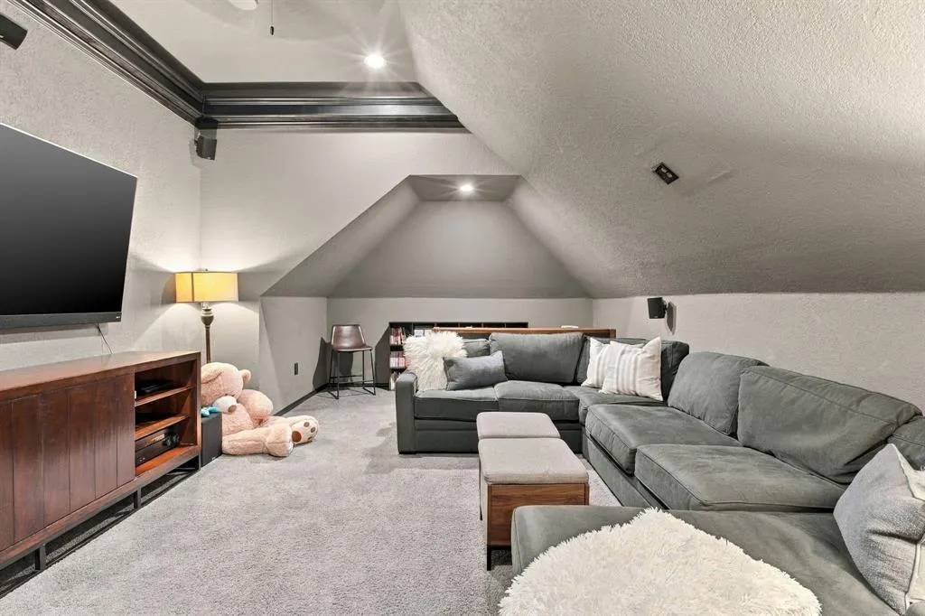 8104 Linksview Drive