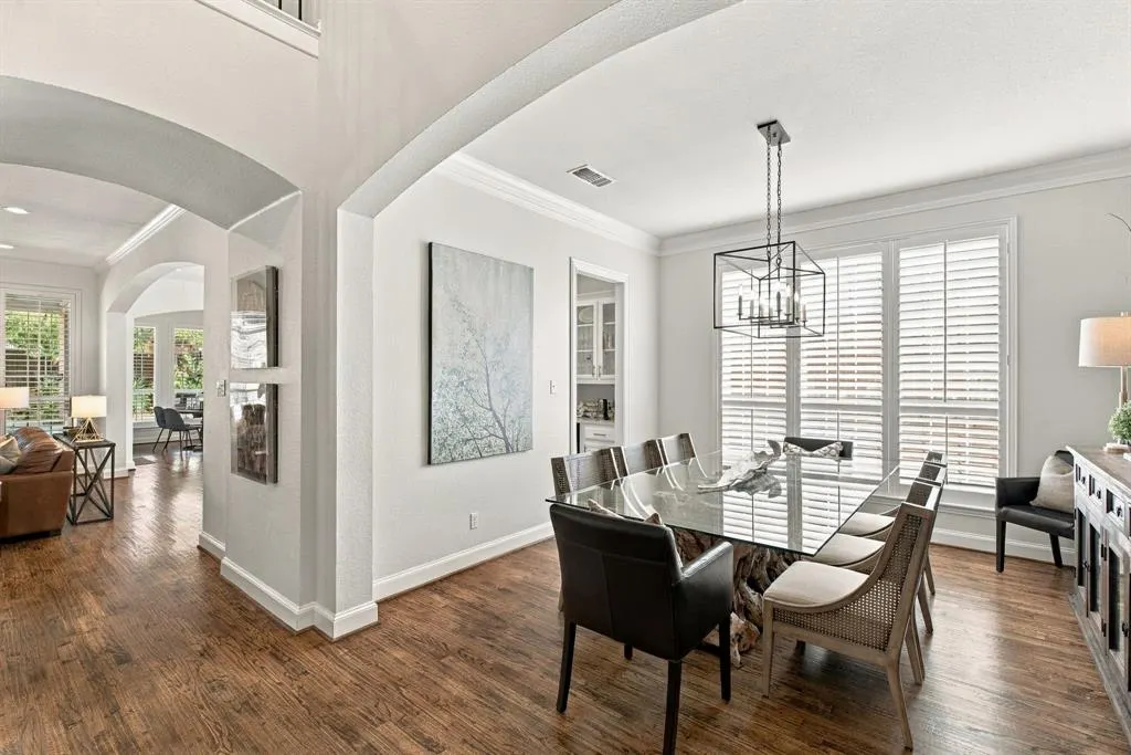 8104 Linksview Drive