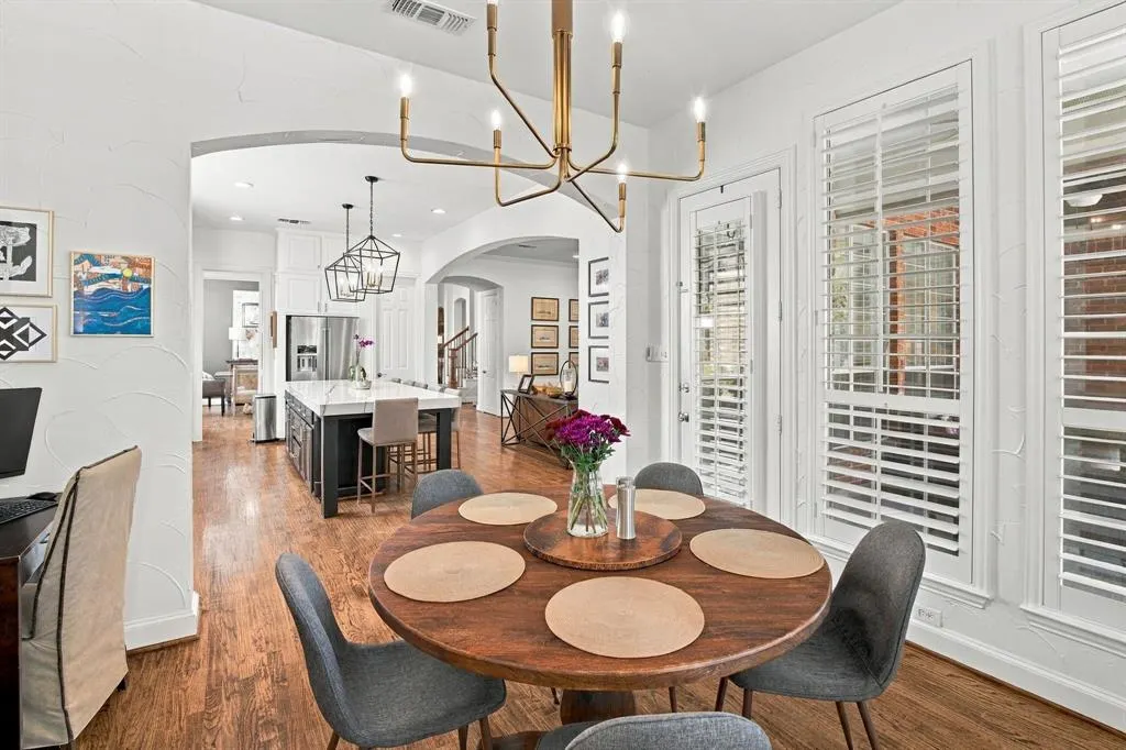 8104 Linksview Drive