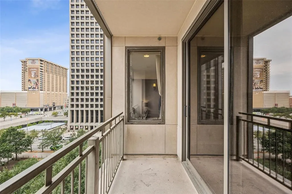 1200 Main Street #503
