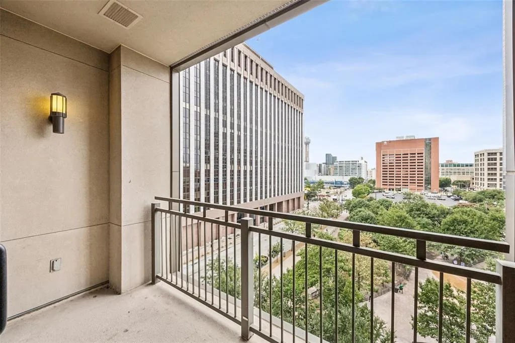 1200 Main Street #503