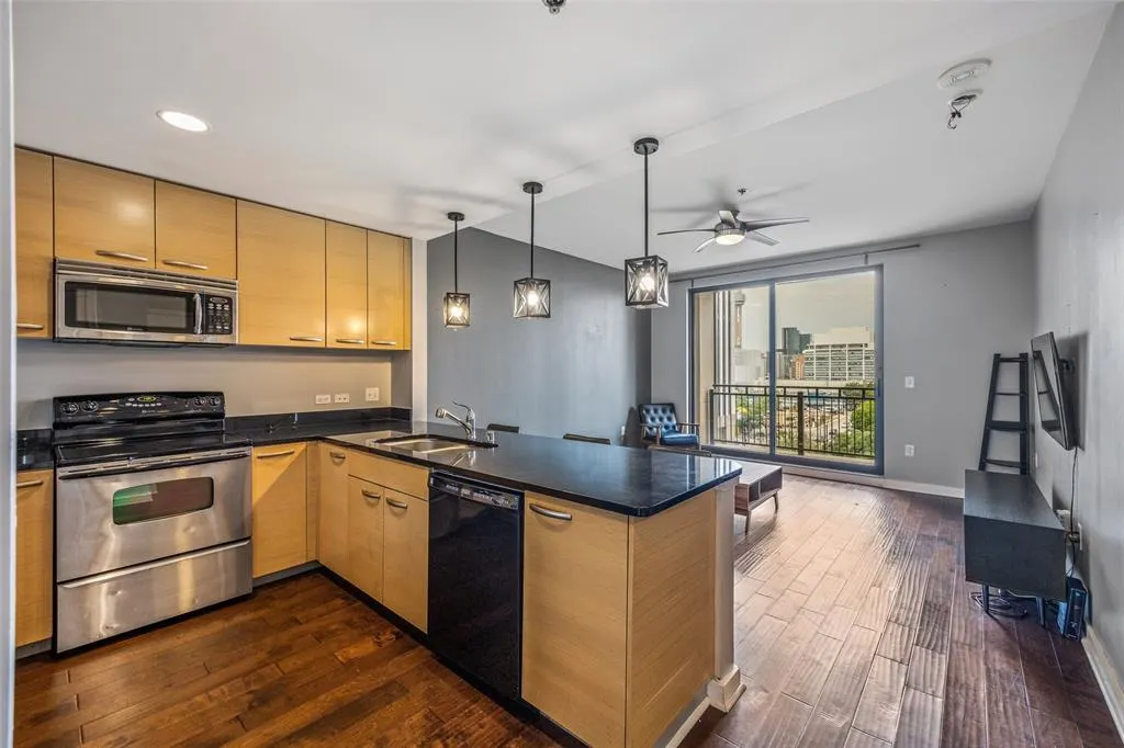 1200 Main Street #503