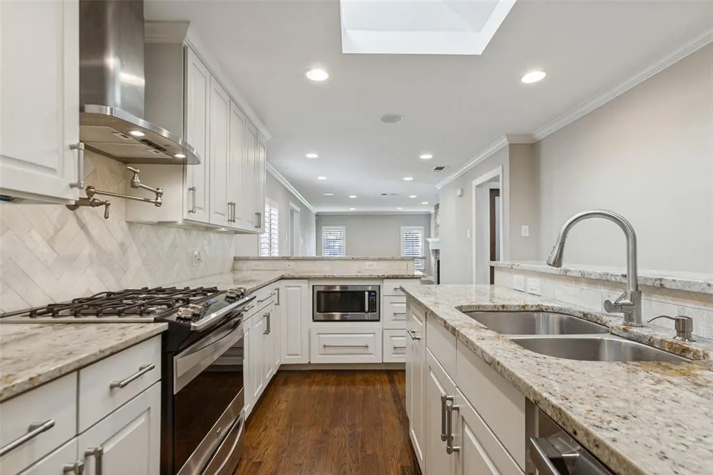 6507 Starling Circle