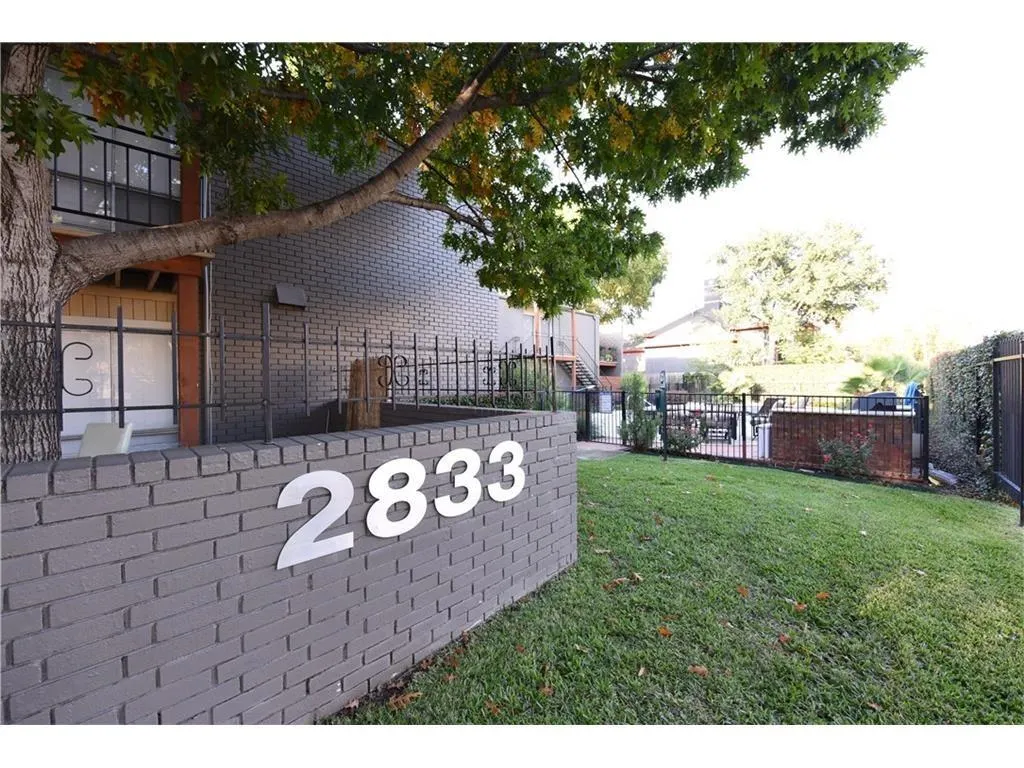 2833 Kings Road #101