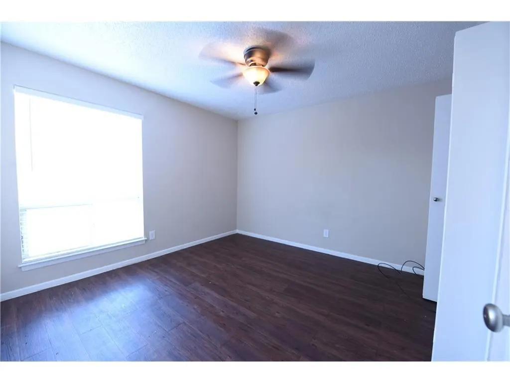 2833 Kings Road #101