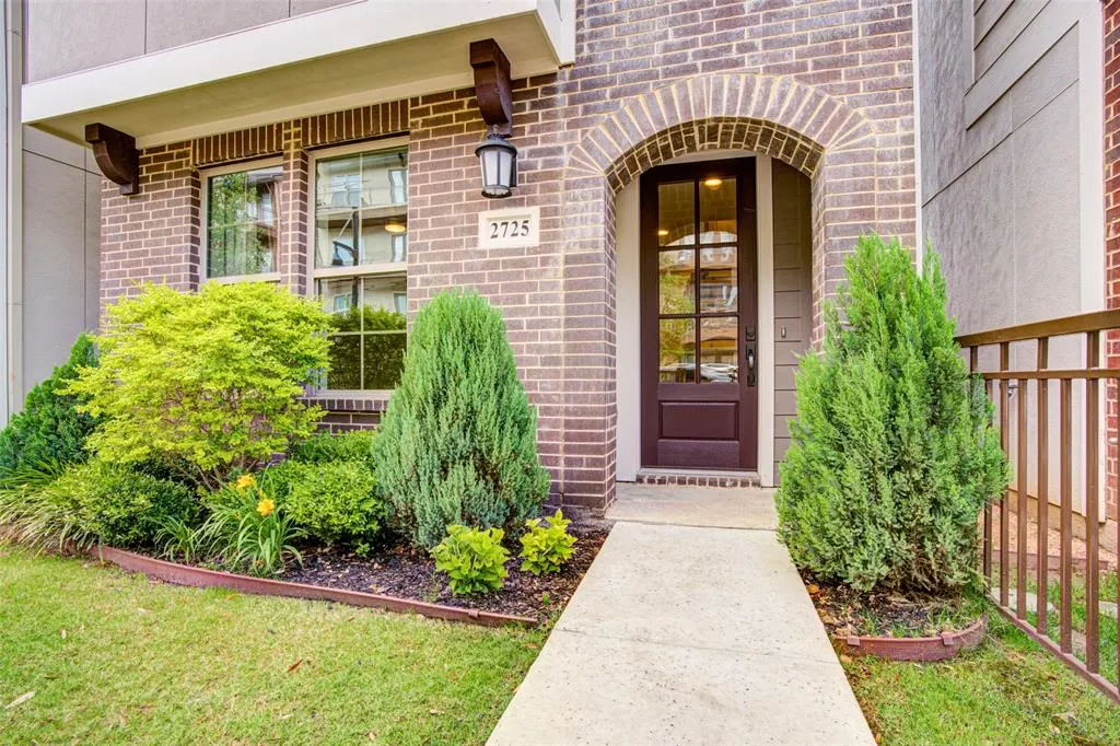 2725 Yellow Jasmine Lane