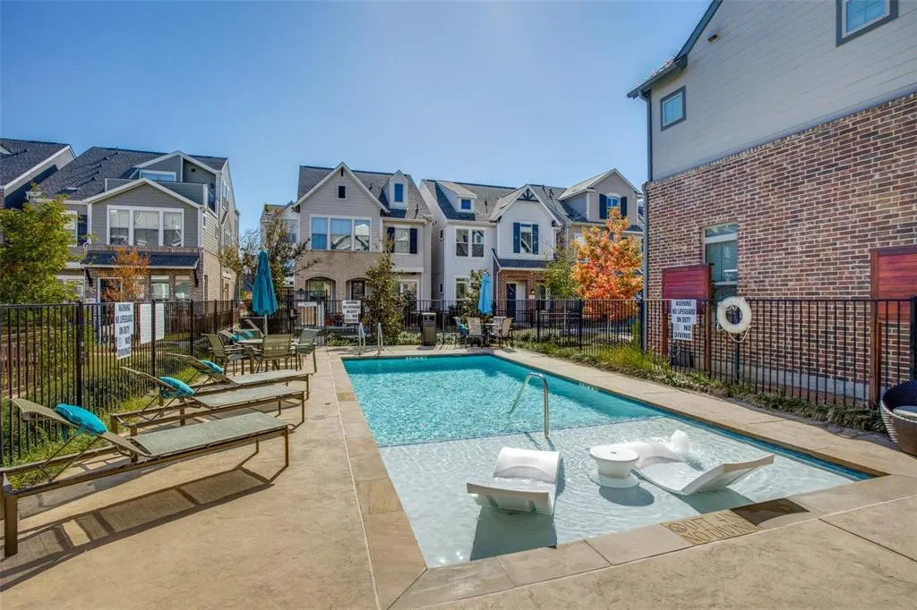 2725 Yellow Jasmine Lane