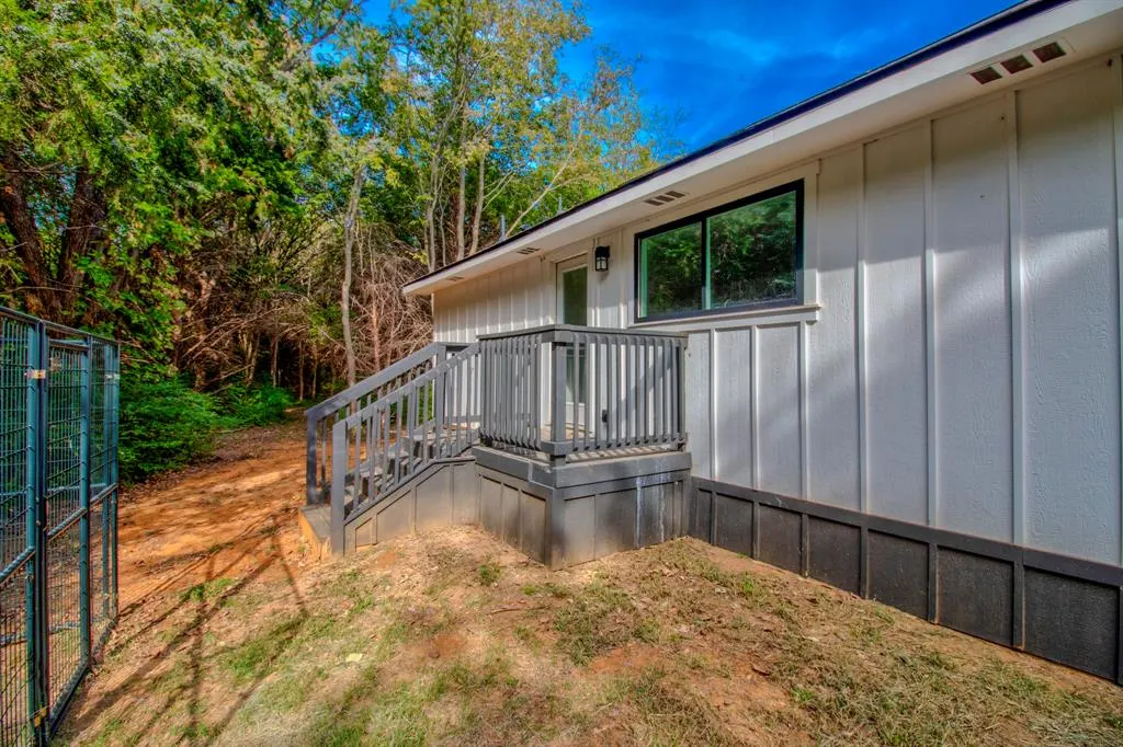 1223 Leo Andrews Road