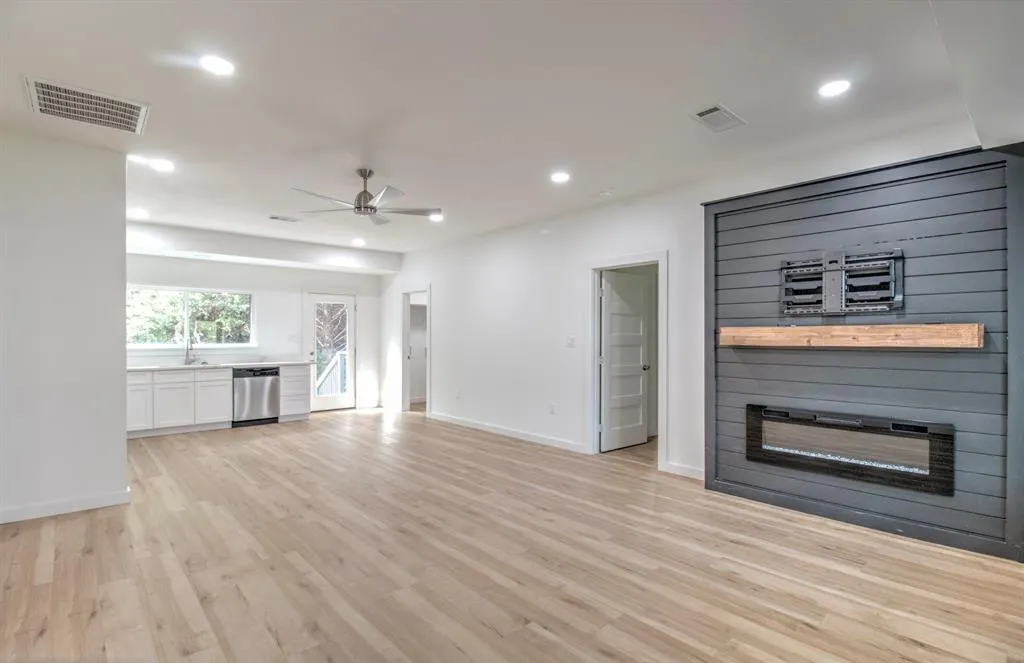 1223 Leo Andrews Road