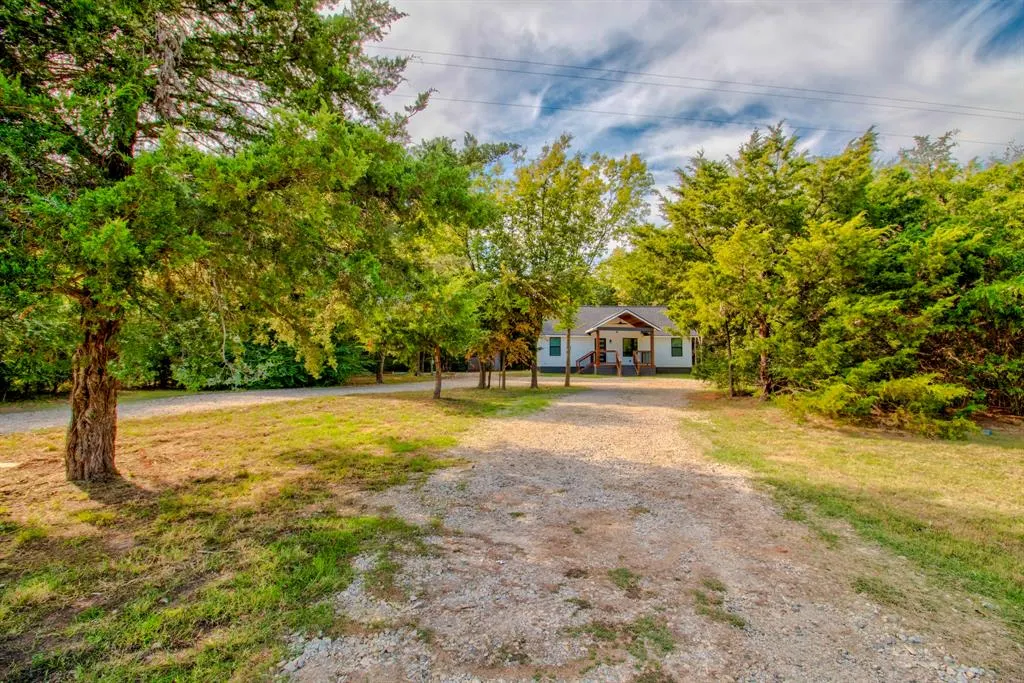 1223 Leo Andrews Road