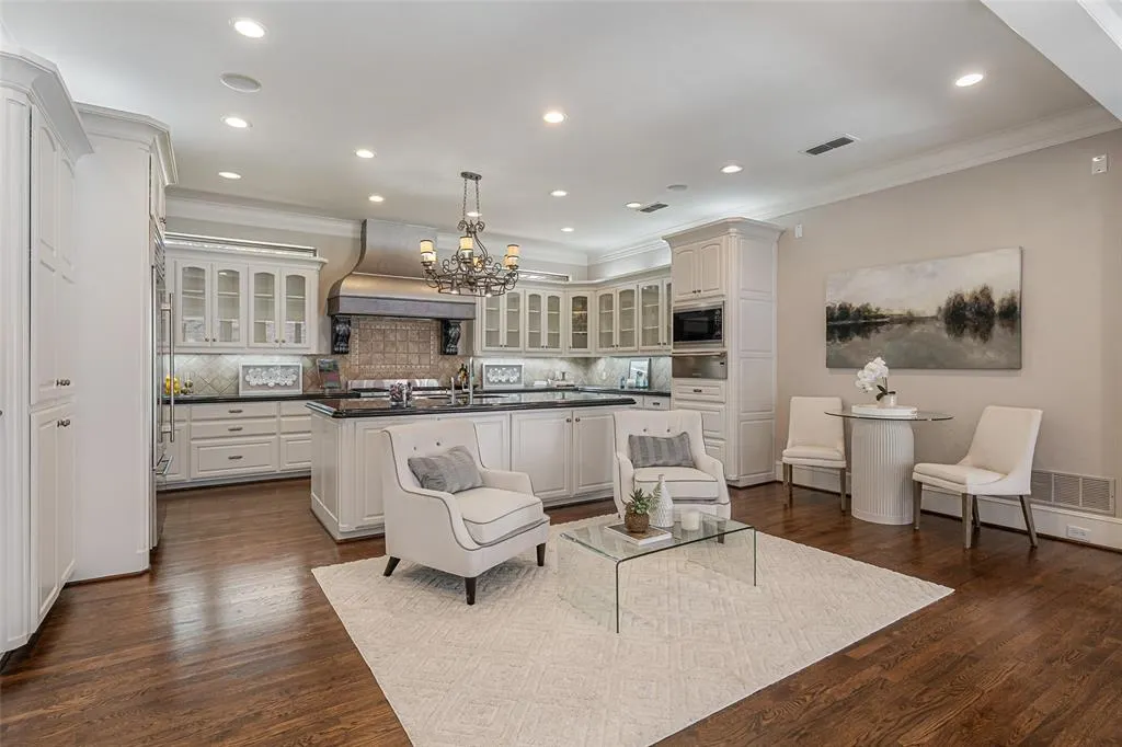 7404 Glen Albens Circle