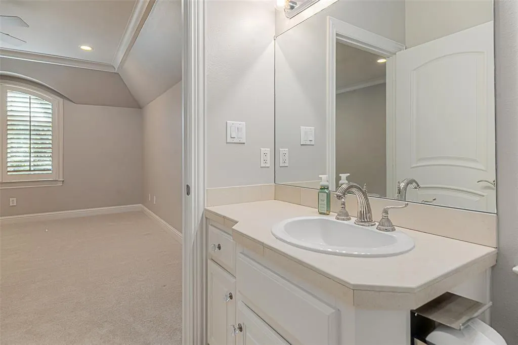7404 Glen Albens Circle
