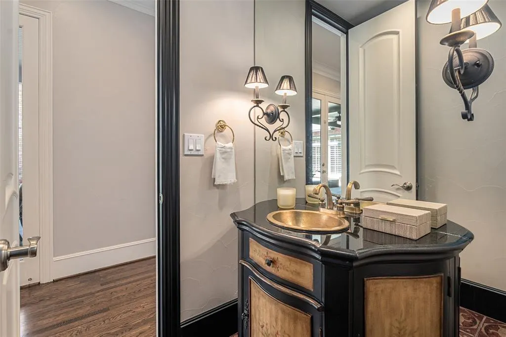7404 Glen Albens Circle