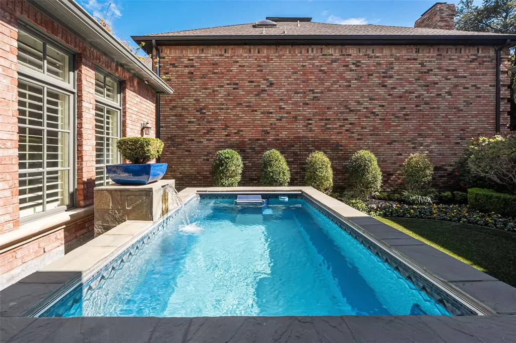 7404 Glen Albens Circle
