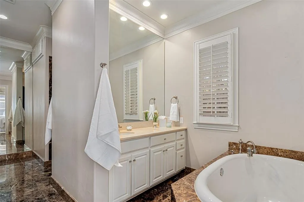 7404 Glen Albens Circle