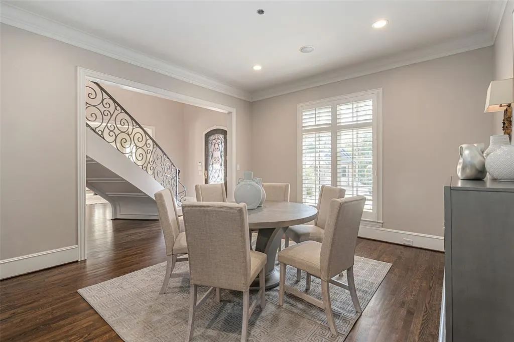 7404 Glen Albens Circle