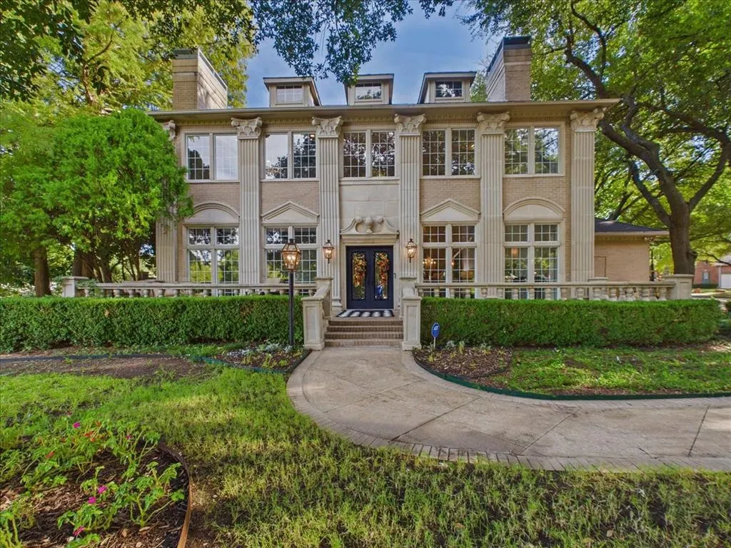 3011 Country Club Drive