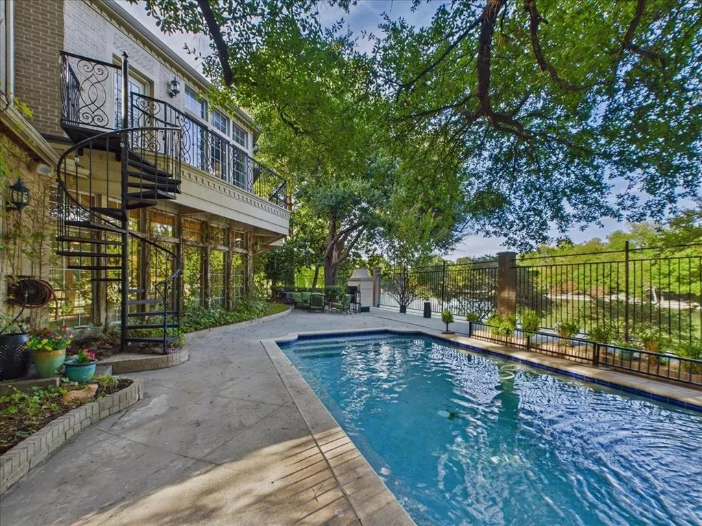 3011 Country Club Drive