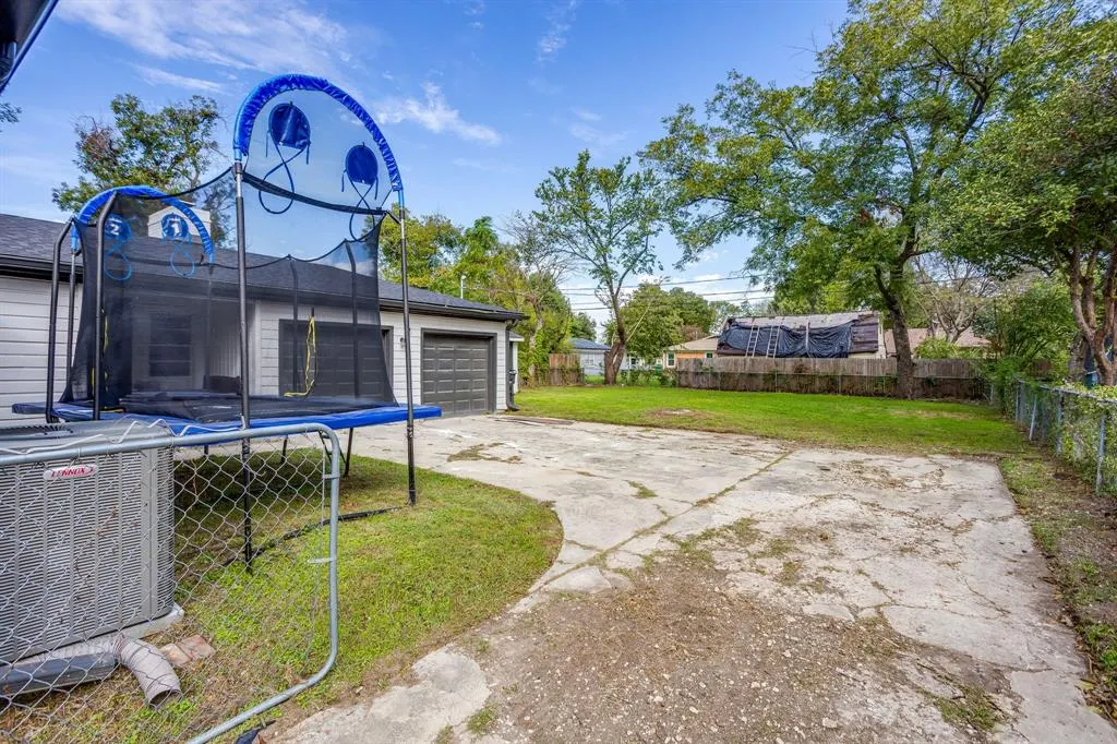 6208 Walnut Drive