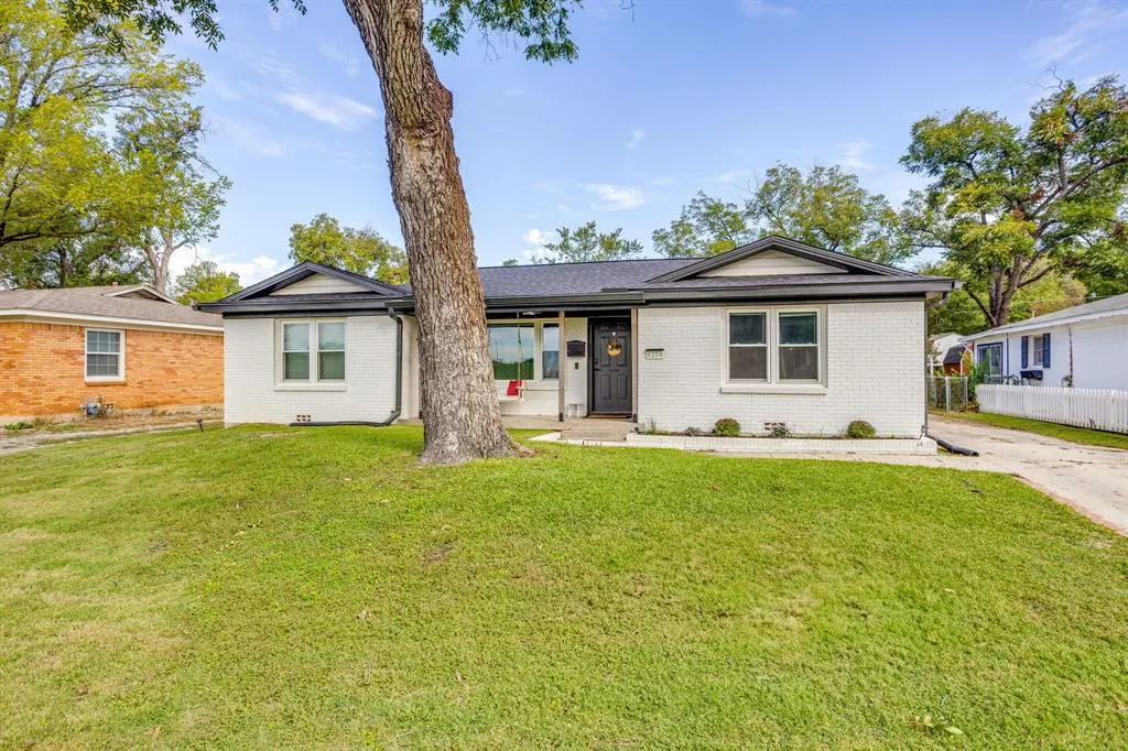 6208 Walnut Drive