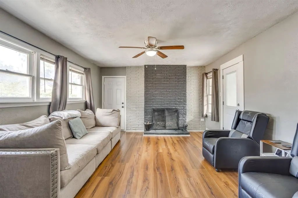 6208 Walnut Drive