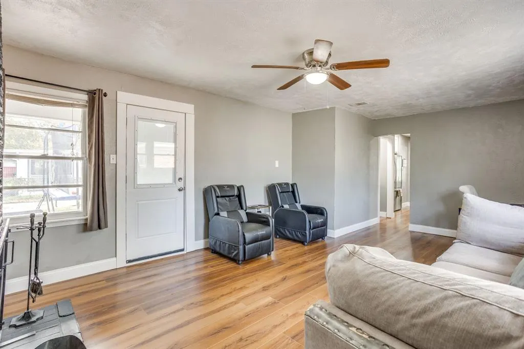 6208 Walnut Drive