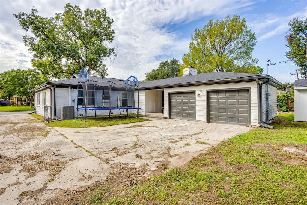 6208 Walnut Drive