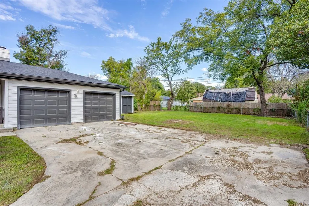 6208 Walnut Drive