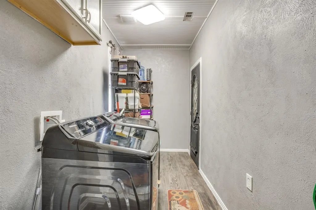 6208 Walnut Drive
