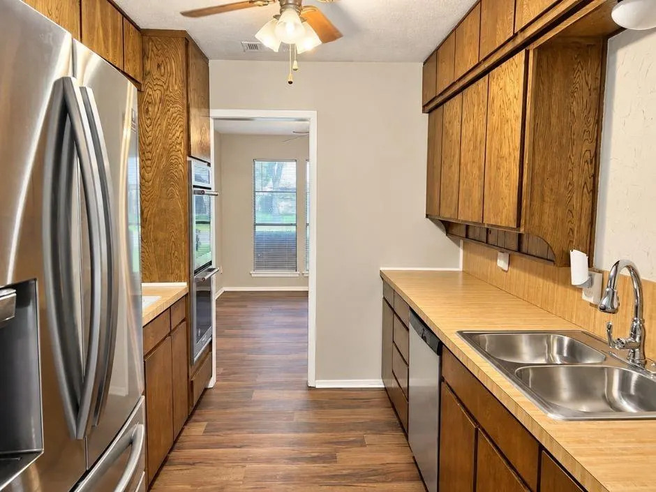 1006 Walnut Place