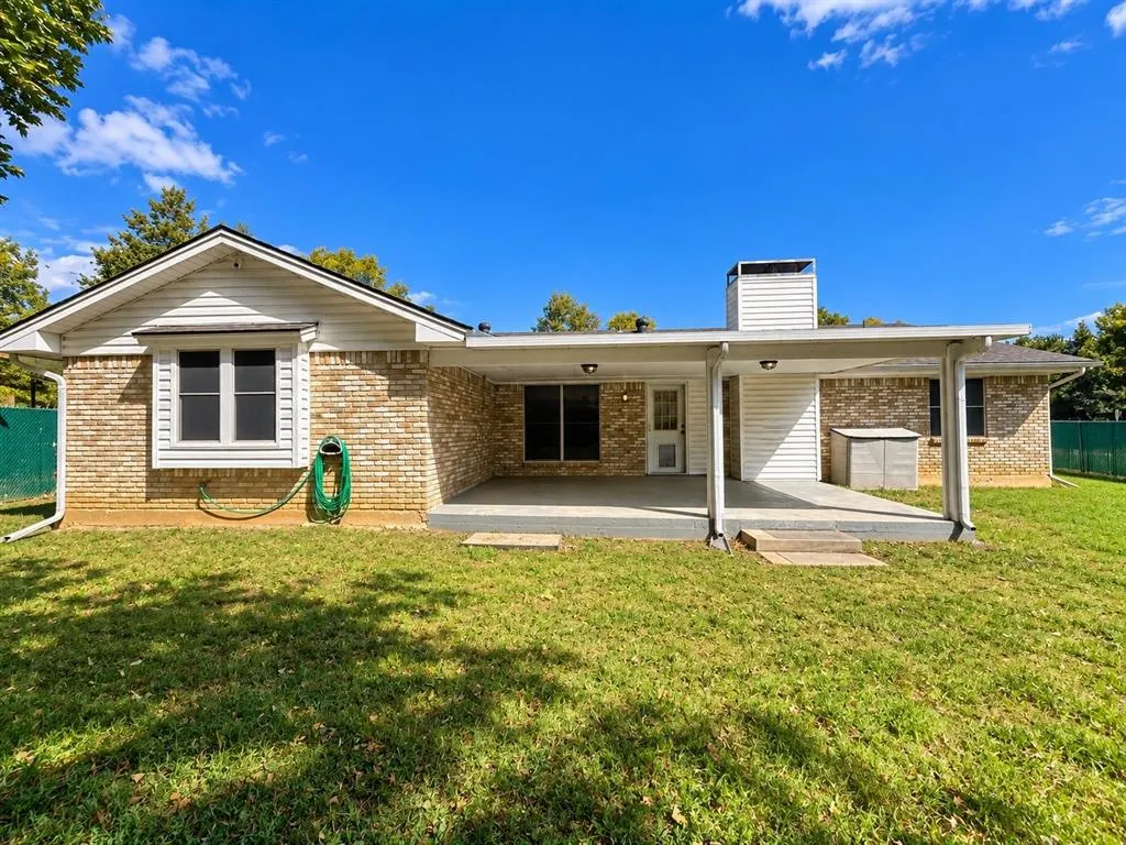 1006 Walnut Place