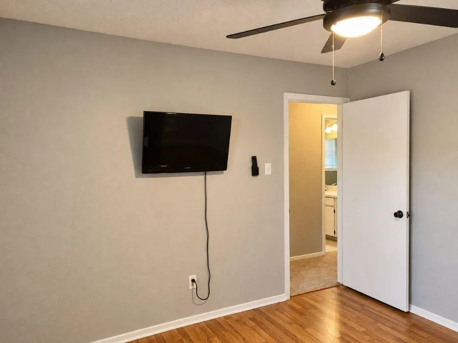1006 Walnut Place