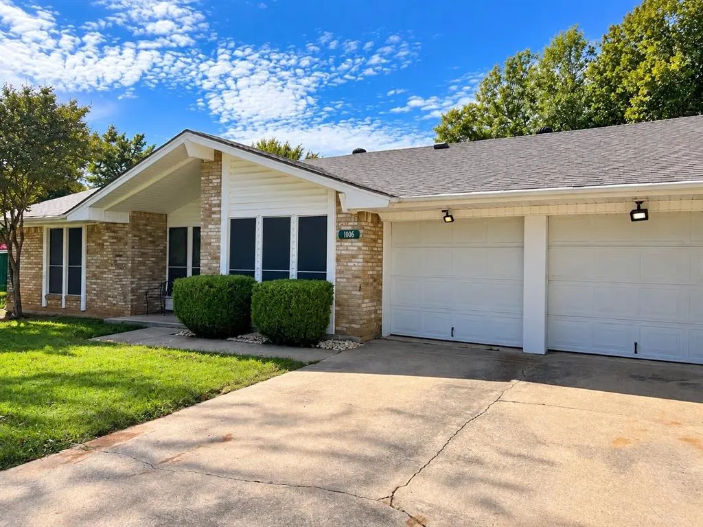 1006 Walnut Place