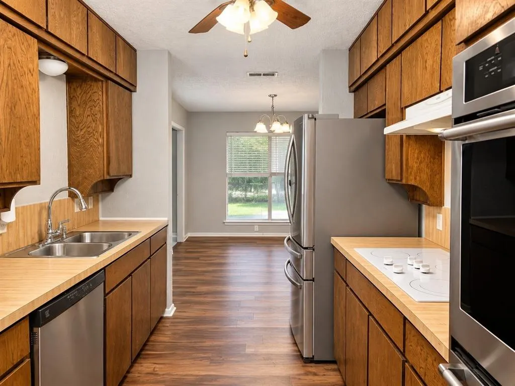 1006 Walnut Place
