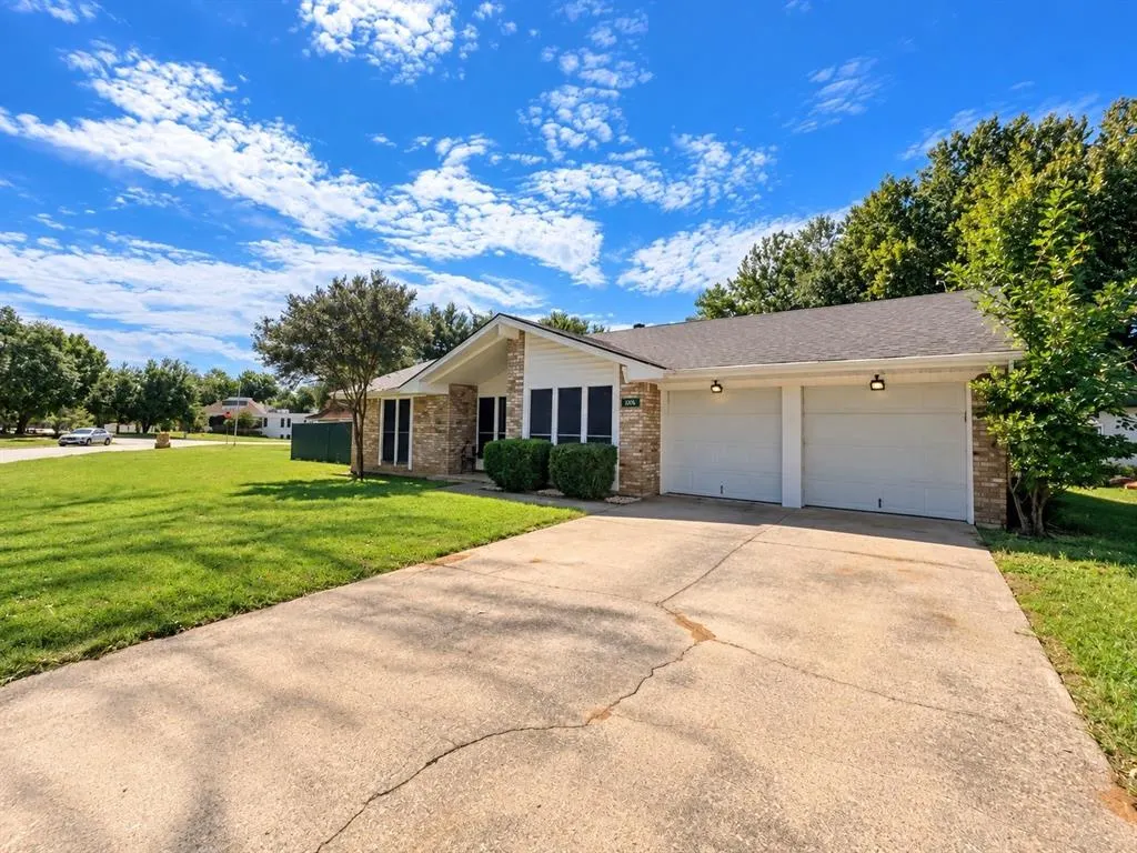 1006 Walnut Place