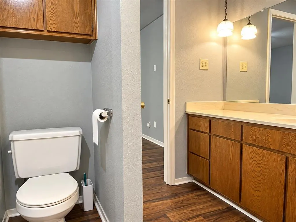 1006 Walnut Place