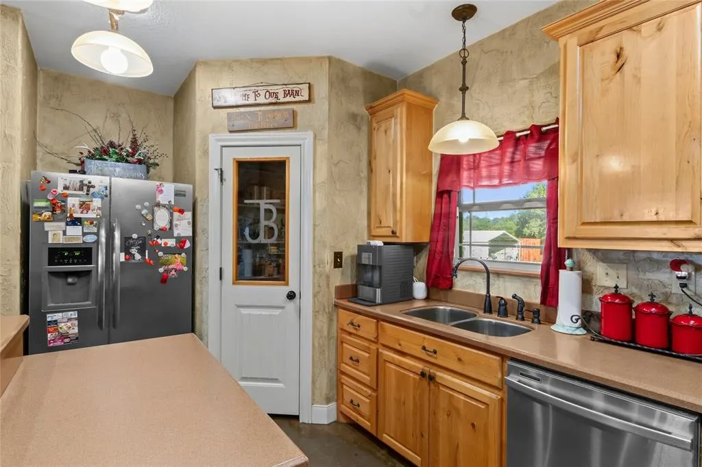 213 North line Road