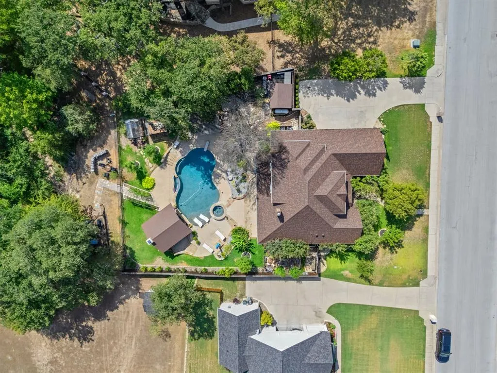 3602 Lakeway Drive
