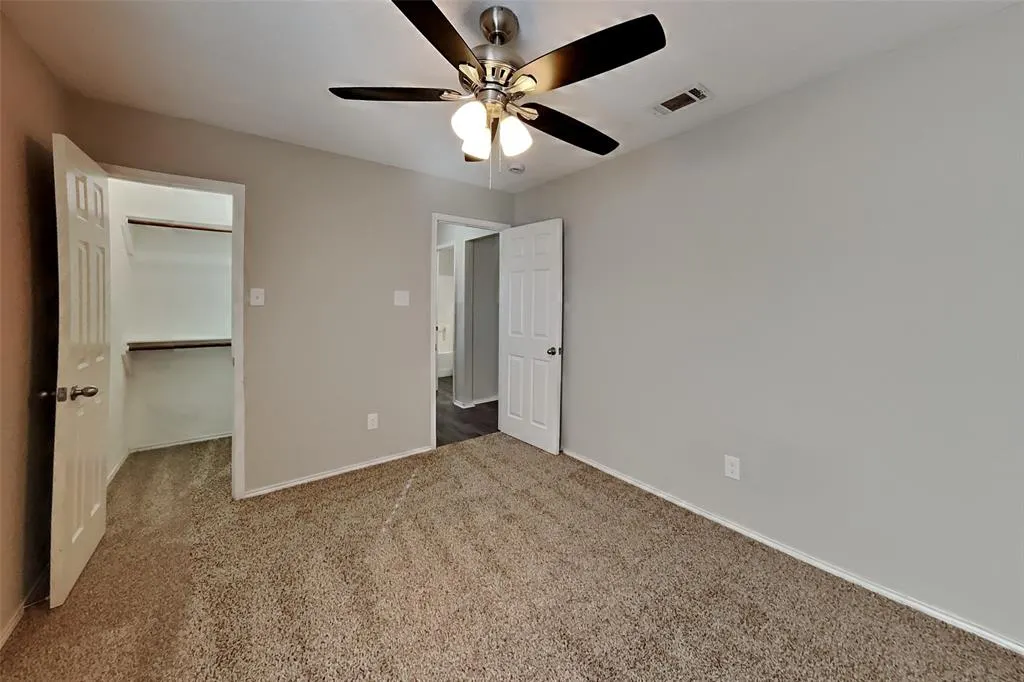 5217 Sioux Creek Lane