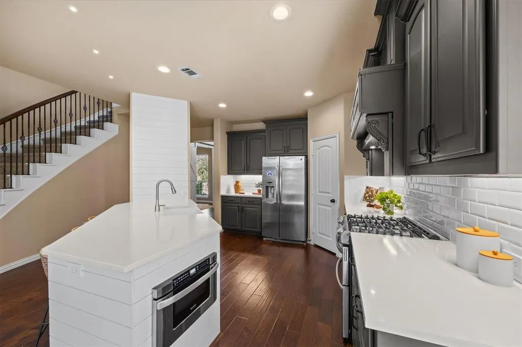 1111 Fossil Lake Drive