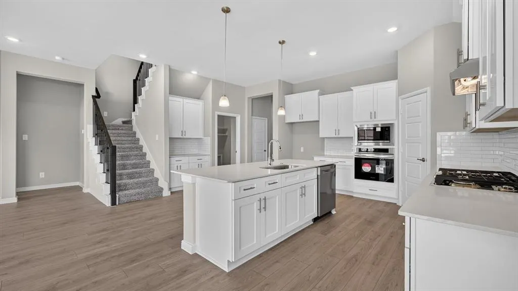 15068 SPLENDOR Street