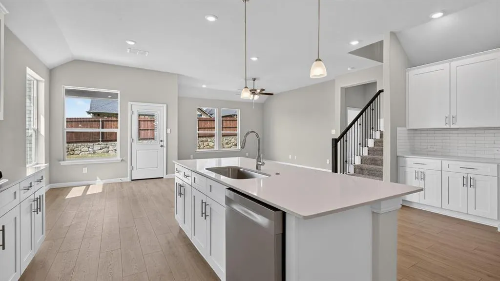 15068 SPLENDOR Street