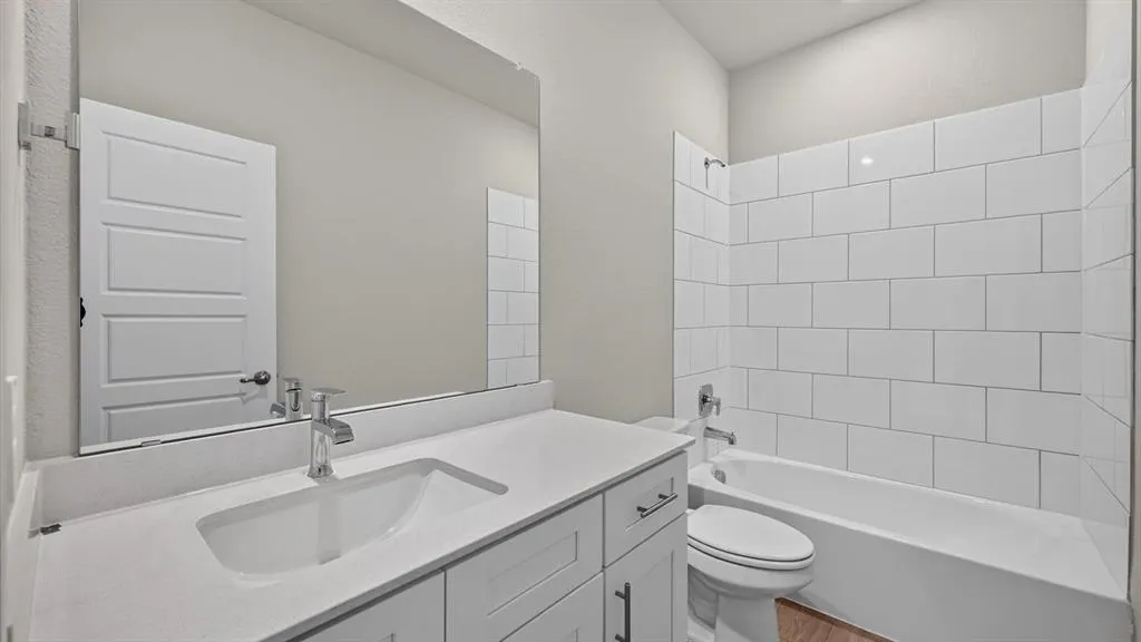 15068 SPLENDOR Street